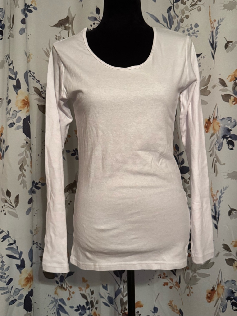 Classic Women's Long-Sleeve Crewneck Top - White Comfneat Size Large B10